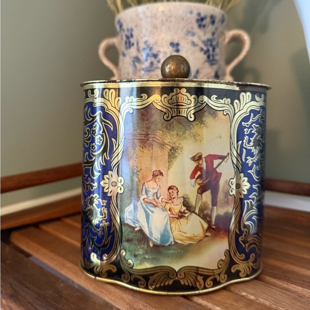 Made in Holland Courting Couple Tin